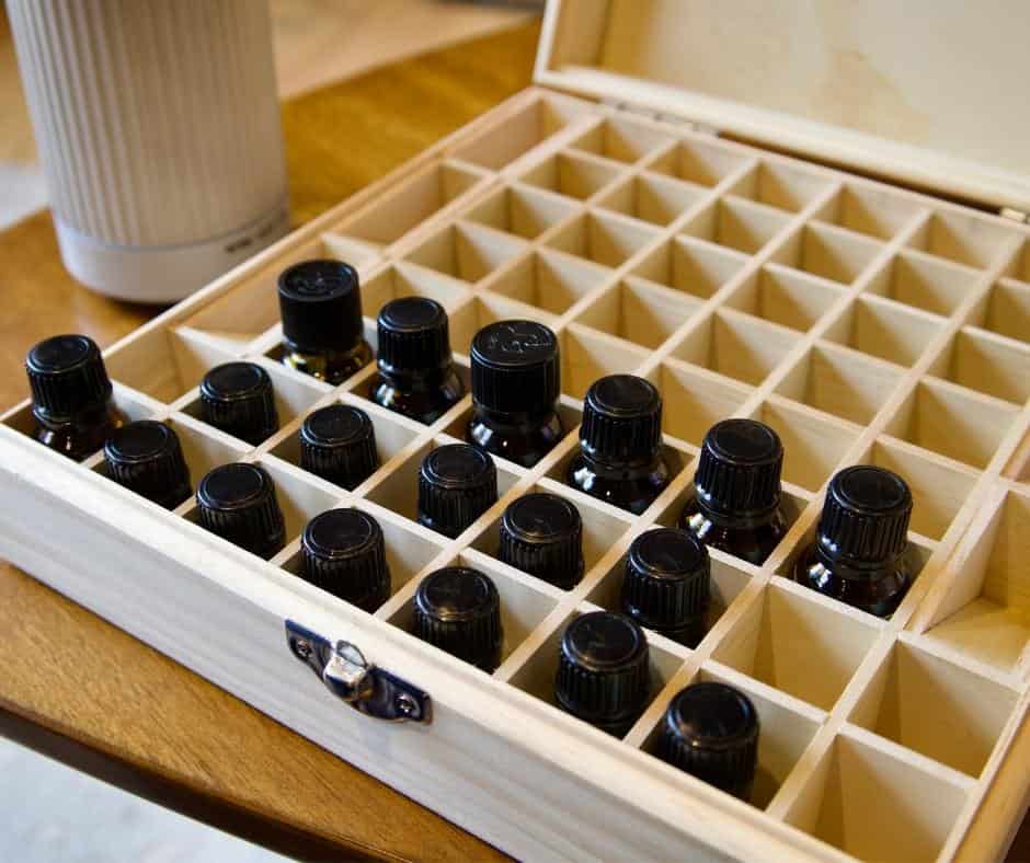 essential-oils-in-a-box-on-table