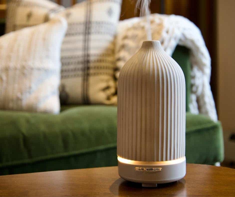essential-oil-diffuser-on-table-misting