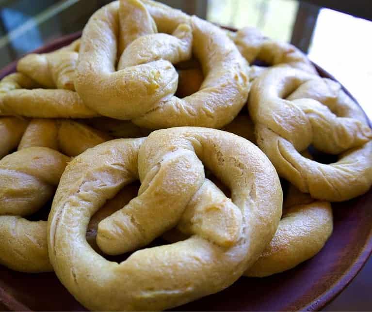 sourdough-soft-pretzels-with-starter-glass-table