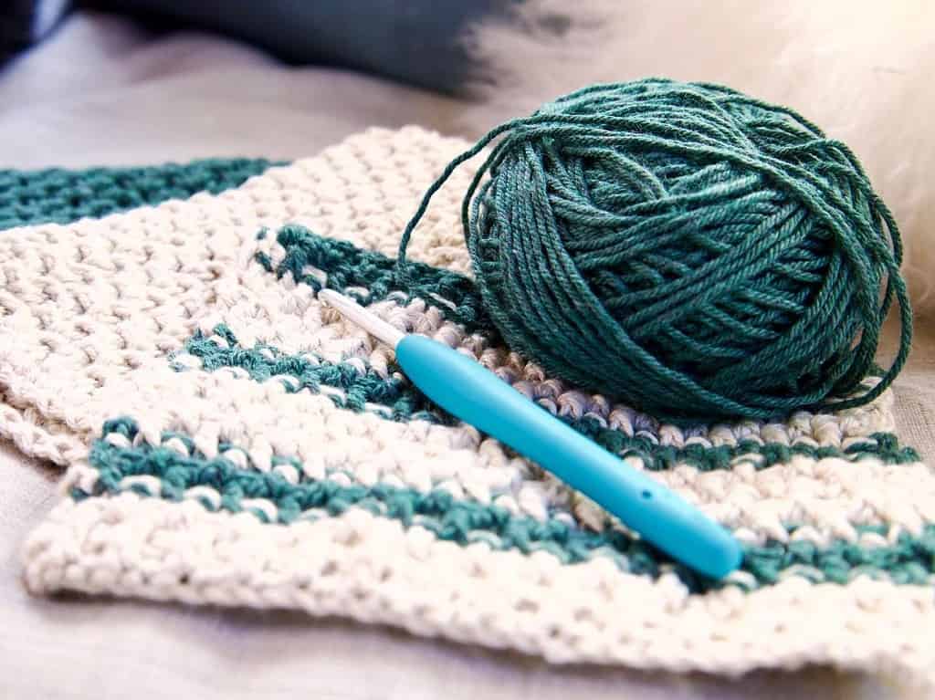 crochet-dishcloths-yarn-hook
