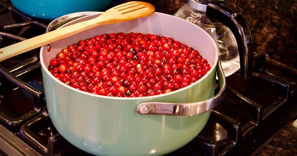 fresh-cranberries-cooking-stove