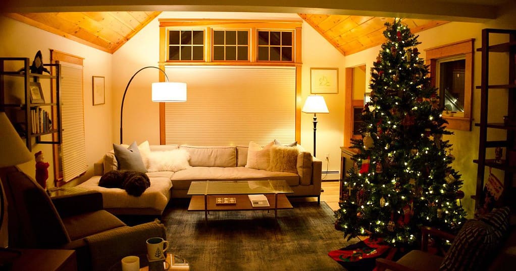christmas-tree-decorating-living-room
