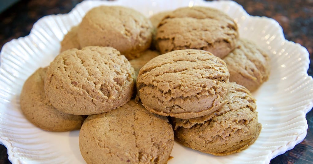 vegan-gingersnap-cookies-up-close