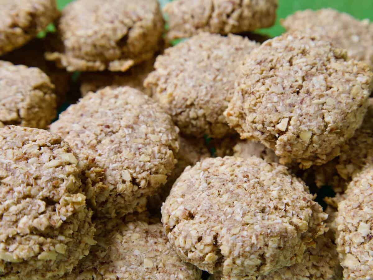 Easy Cinnamon Oatmeal Cookies: My Vegan Go-To Recipe