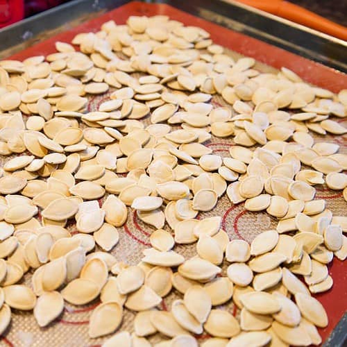 roasted-pumpkin-seeds-without-oil-baking-sheet