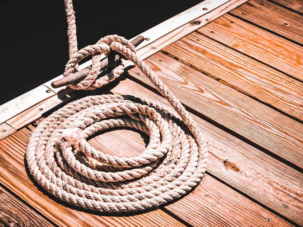 boat-rope-circle-pier