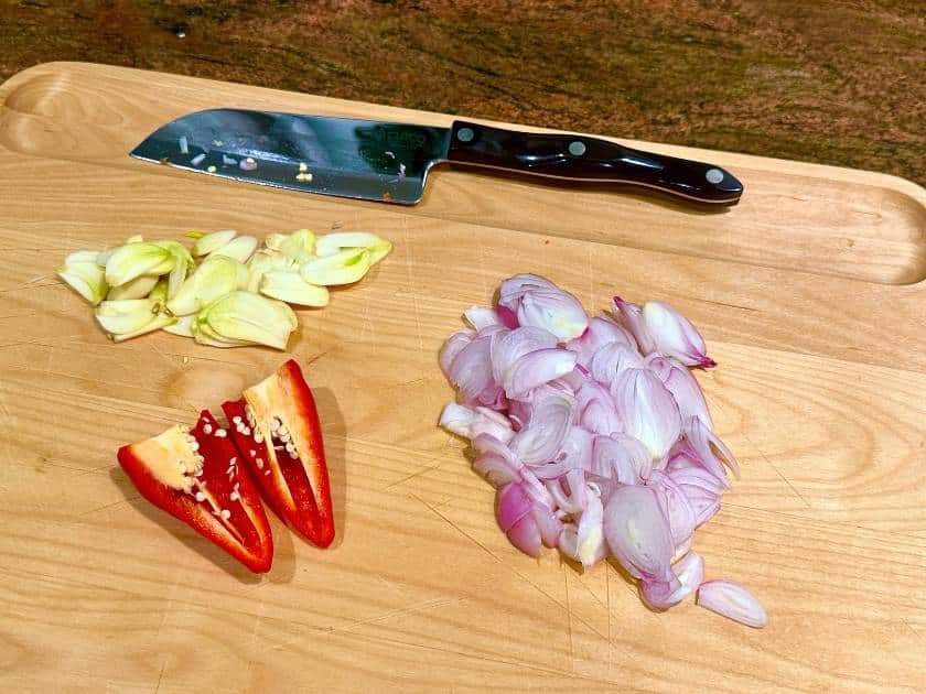 sliced-garlic-shallots-chile-pepper-cutting-board-knife