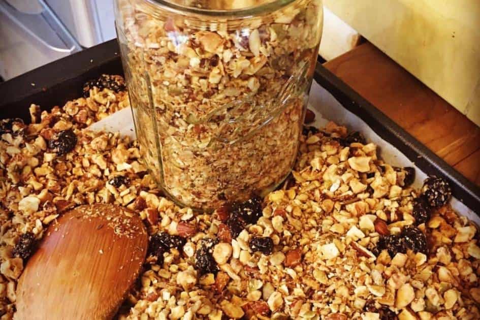 granola-baking-pan-mason-jar