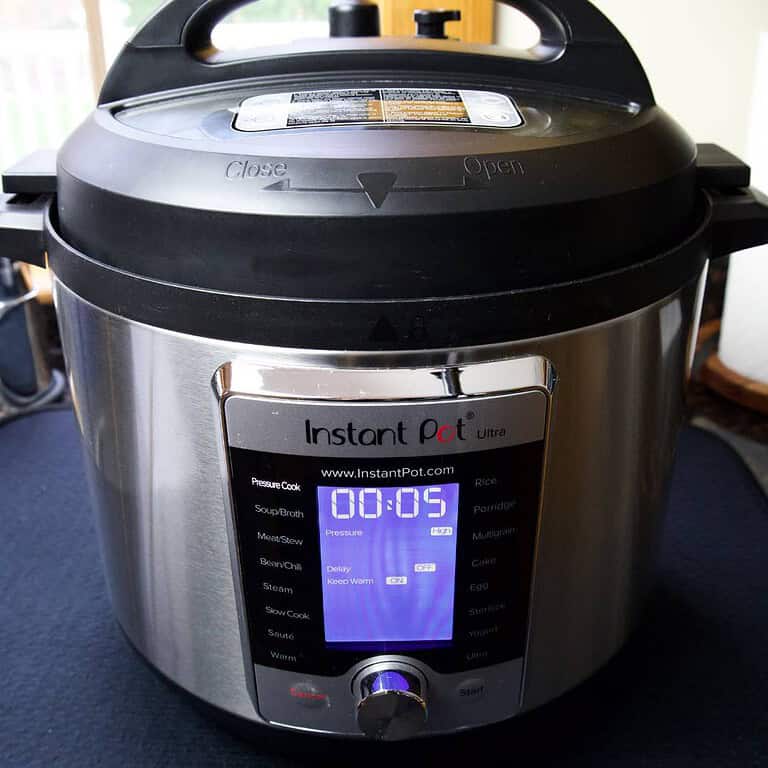 instant-pot-machine-set-to-five-minutes