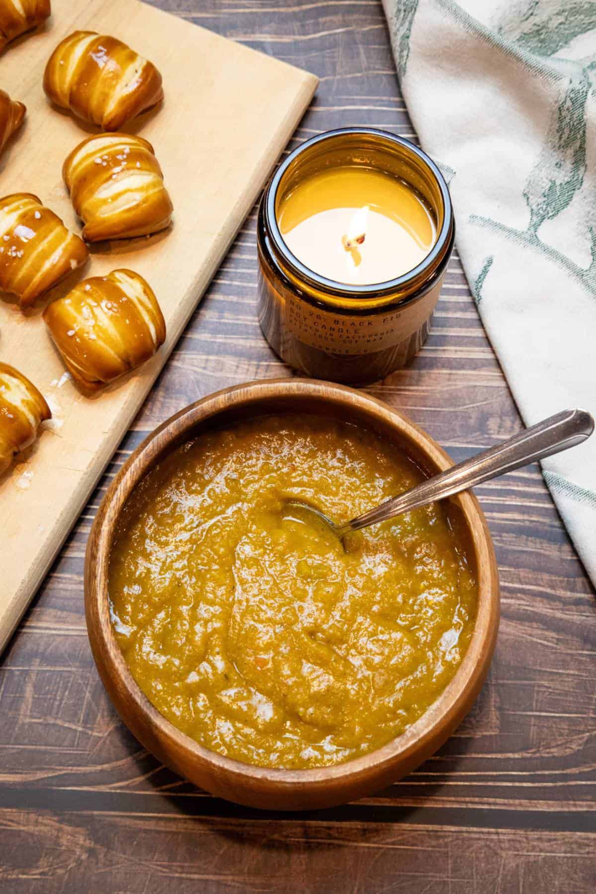 anti-inflammatory-turmeric-split-pea-soup-in-wooden-bowl