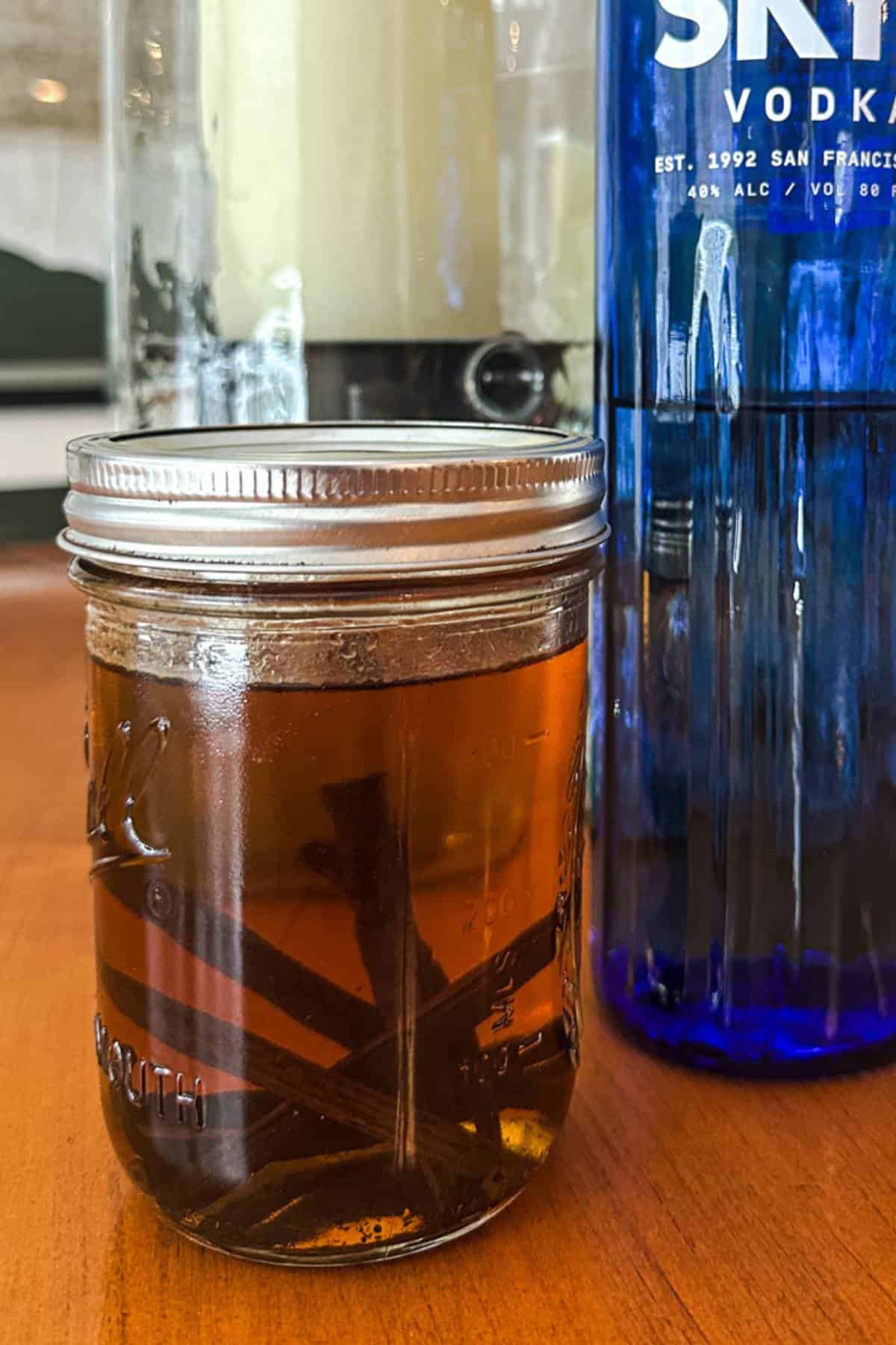 sealed-mason-jar-with-vanilla-extract-and-vanilla-beans