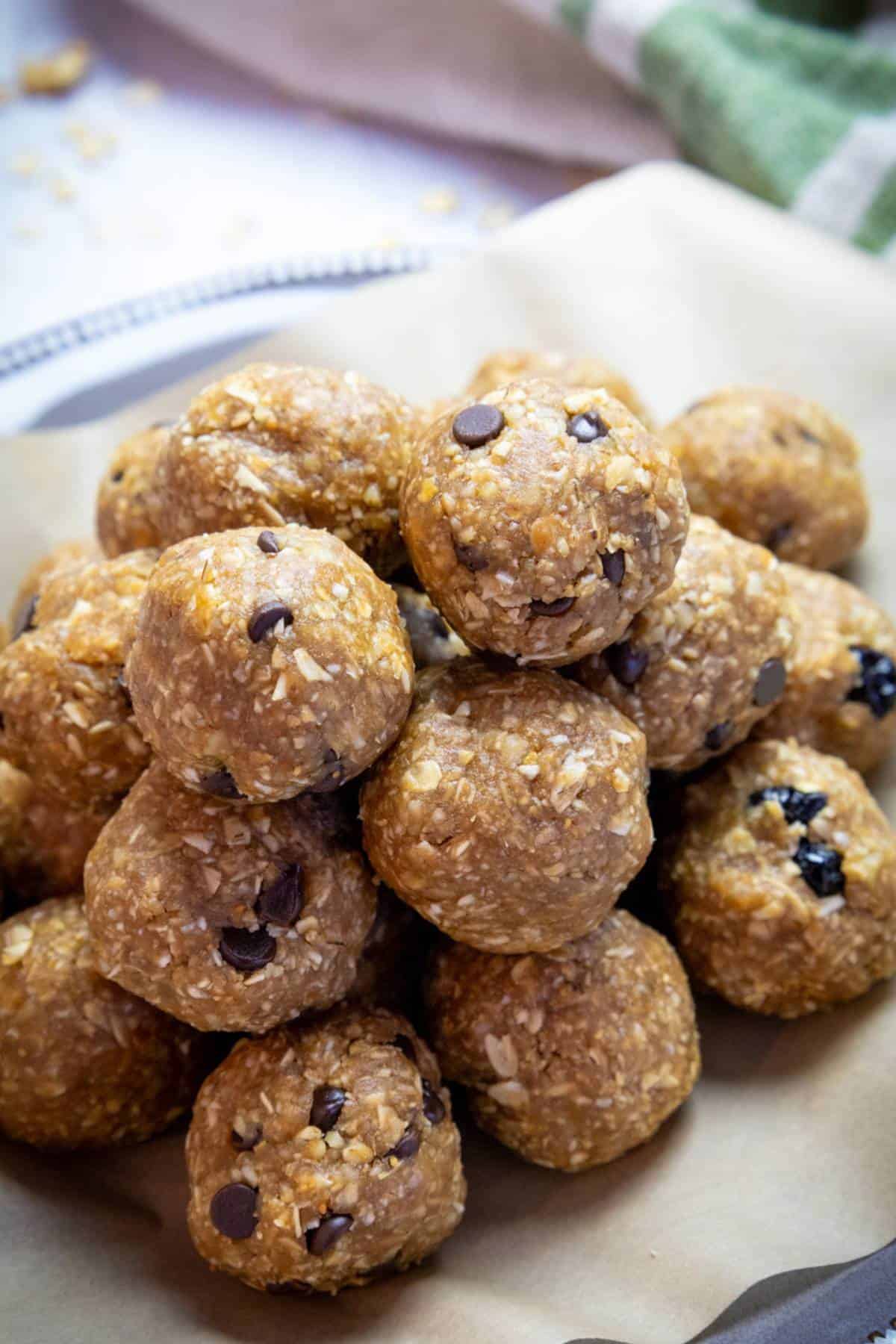 peanut-butter-oatmeal-balls-stacked-on-a-plate